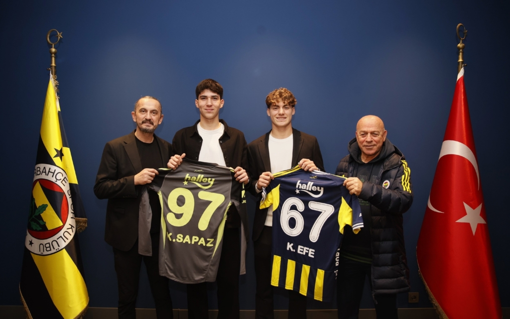 Fenerbahçe’de iki genç yeteneğe profesyonel imza