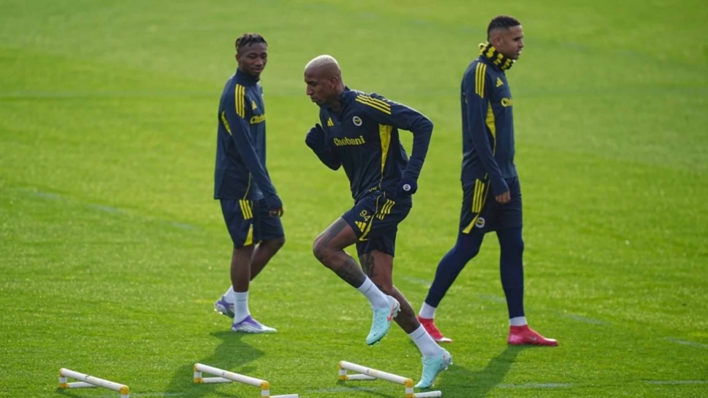 Fenerbahçe’de En-Nesyri ve Nene, Afrika Uluslar Kupası İçin Takımdan Ayrıldı